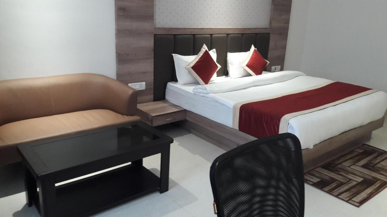 Hotel Crystal Grand Халдвани Экстерьер фото